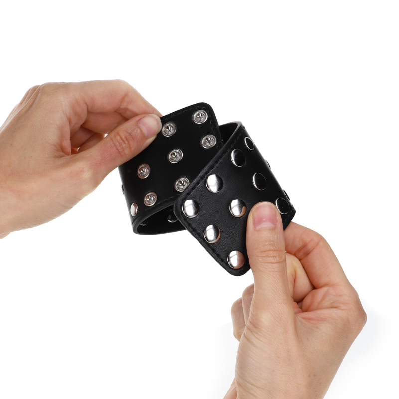 KINK - BRACELET ANTI-GRIPPE AVEC FERMETURE À PRESSION ET RIVETS NOIR RÉGLABLE 19-24 CM X 5,5 CM