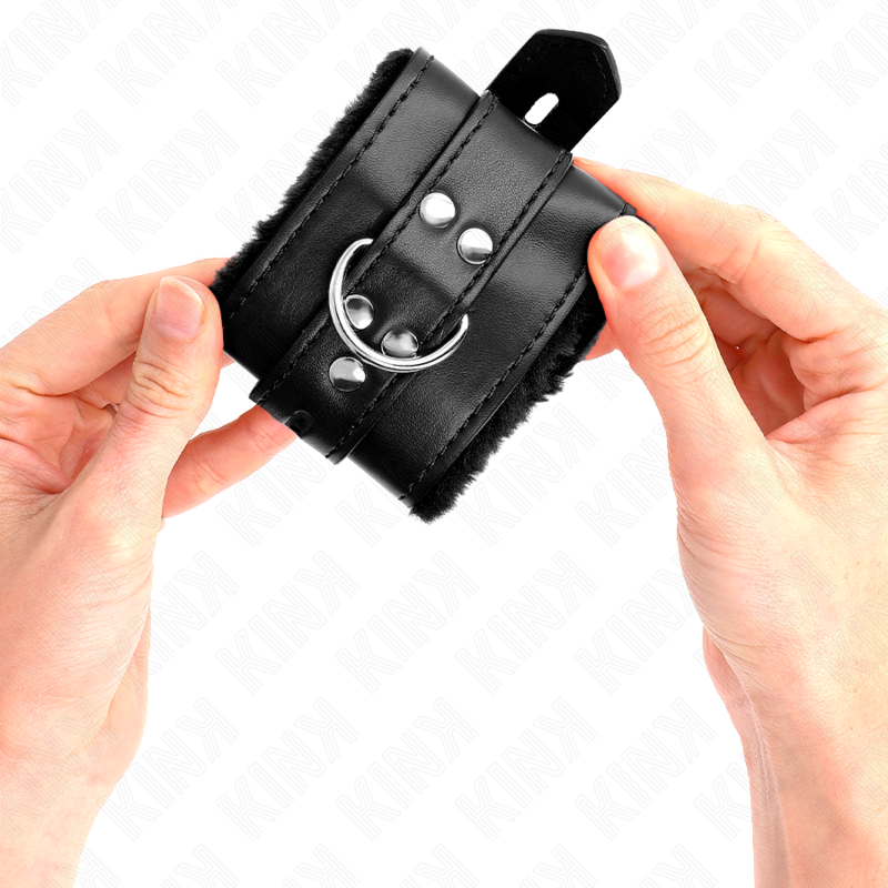 KINK - POIGNETS REMBOURRÉS EN FOURRURE AVEC TROUS CARRÉS NOIRS ET CEINTURE NOIRE RÉGLABLE 17-29 CM X 6 CM