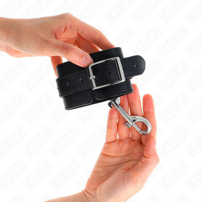 KINK - WRIST POTENTIAL RANGÉE SIMPLE RIVETS NOIR RÉGLABLE 17-28CM X 5CM