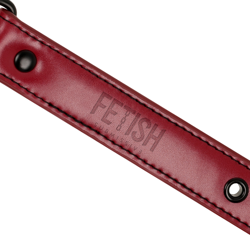 FÉTICHISME DE SOUMISSION DANS UNE CHAMBRE NOIRE - BÂILLON RESPIRANT